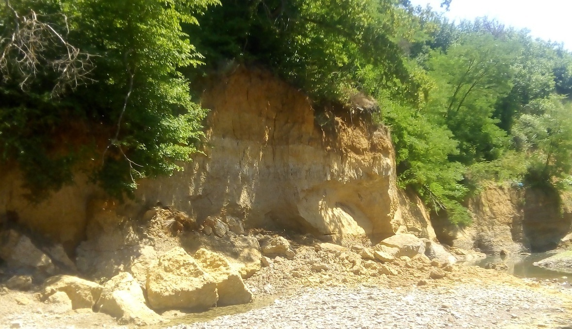 Берег реки Хабль в станице Холмской река Хабль